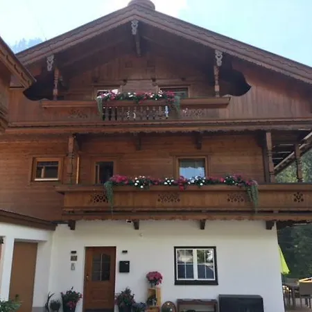Maximilian Apartment *